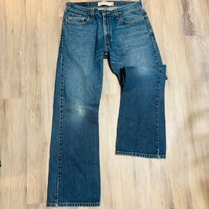 Men’s Levi’s Low Boot Cut Distressed jeans 33x32